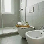 Stylish Persian Blue With Private Bath And Wifi * 的里雅斯特