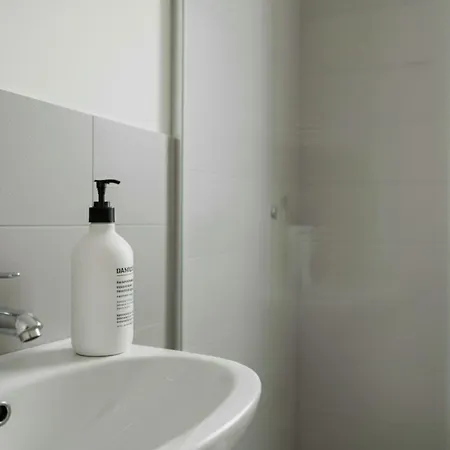 アパート Stylish Persian Blue With Private Bath And Wifi トリエステ